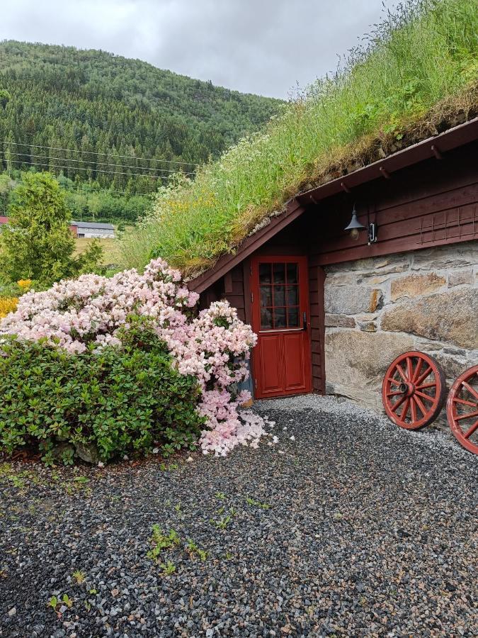 Orheimstunet - Gardsferie For Storfamilien Der Ogsa Hunden Er Velkommen Starheim Luaran gambar