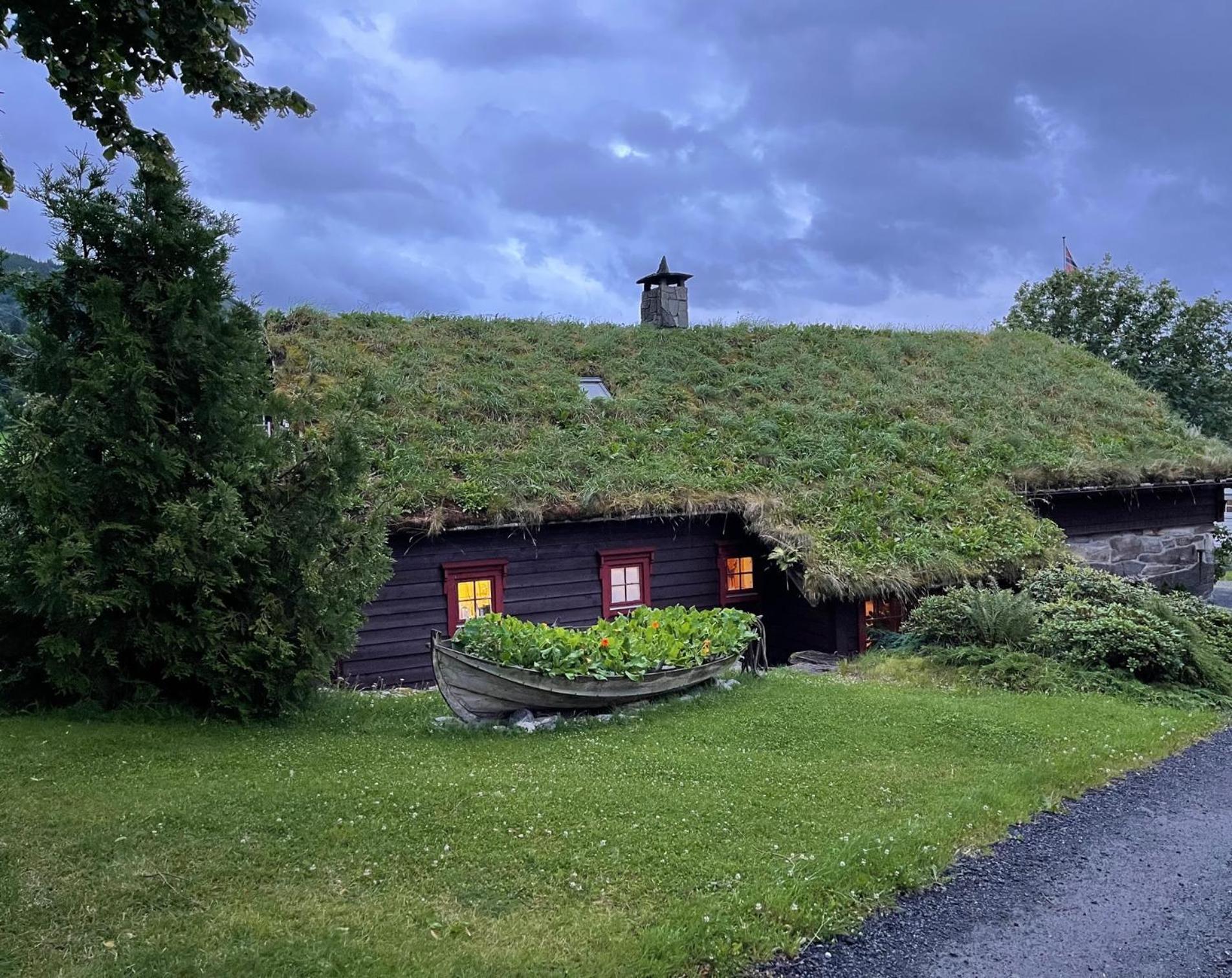 Orheimstunet - Gardsferie For Storfamilien Der Ogsa Hunden Er Velkommen Starheim Luaran gambar